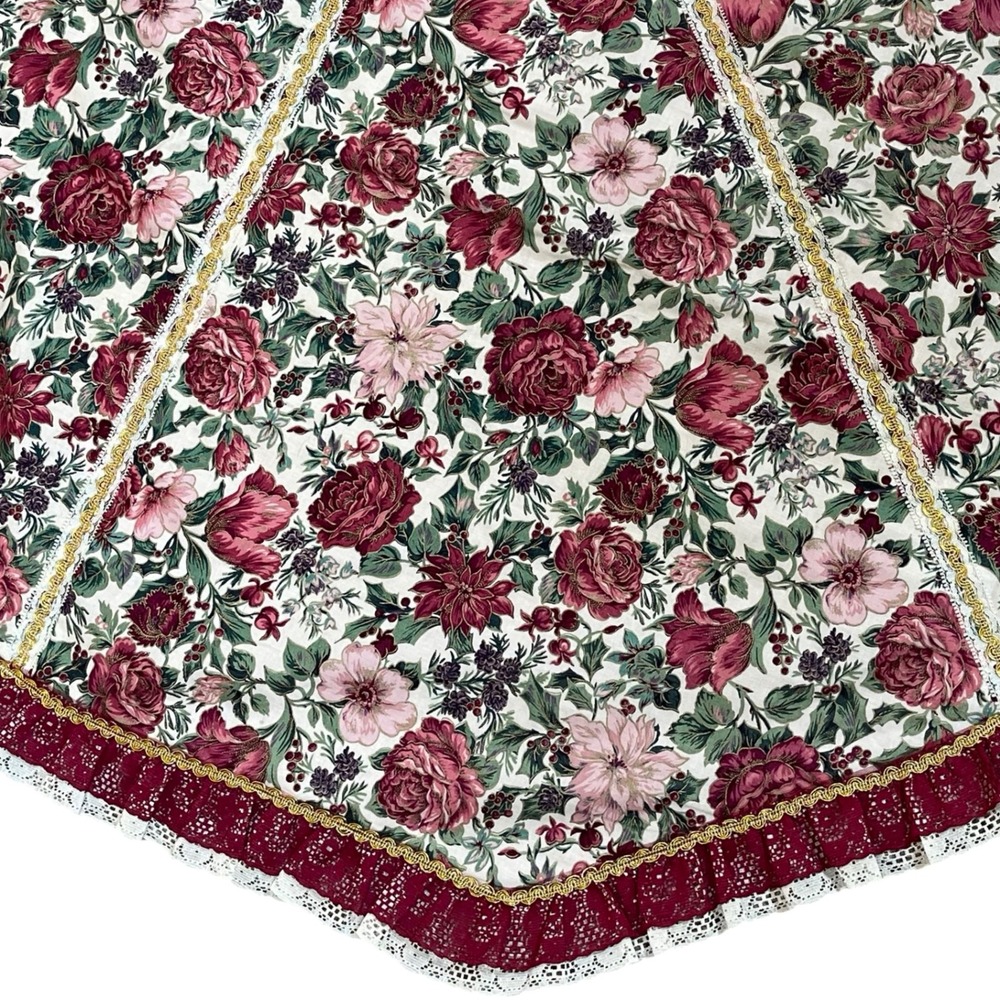 Vintage Christmas Tree Skirt Burgundy Rose Floral Lace Quilted‎ Granny Cottage